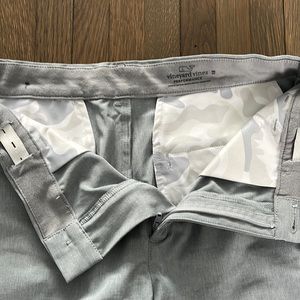 Vineyard vine’s performance shorts like new